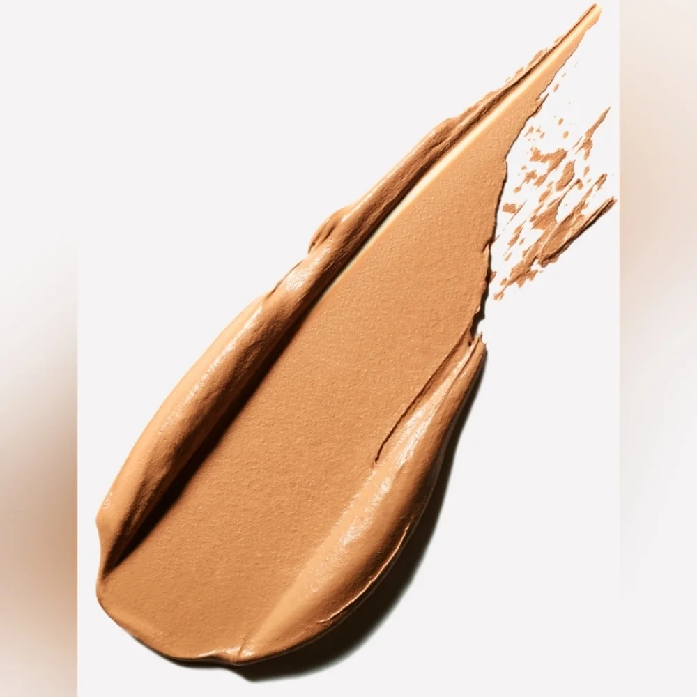 MAC Cosmetics lightweight sweat